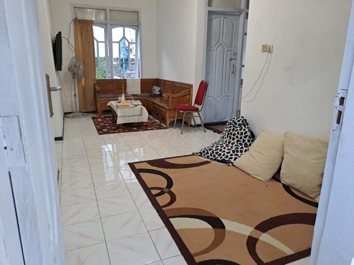 Indo Homestay Malang Ngoại thất bức ảnh