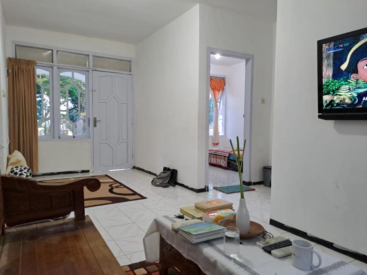 Indo Homestay Malang Ngoại thất bức ảnh