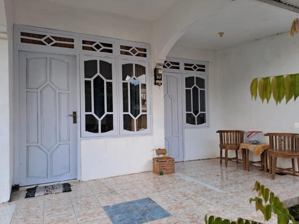Indo Homestay Malang Ngoại thất bức ảnh