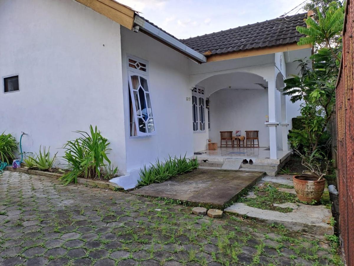 Indo Homestay Malang Ngoại thất bức ảnh