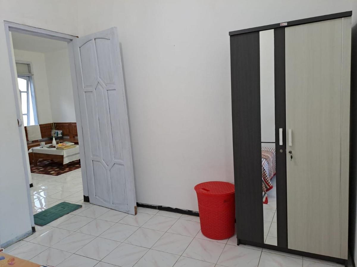 Indo Homestay Malang Ngoại thất bức ảnh